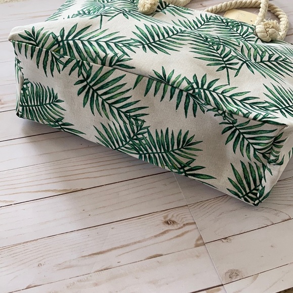 Jumbo Palm Leaf Print Beach Tote - Picture 4 of 8